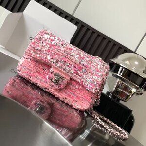 Classic CHANEL Bag: A Stylish and Versatile Choice for Elegance